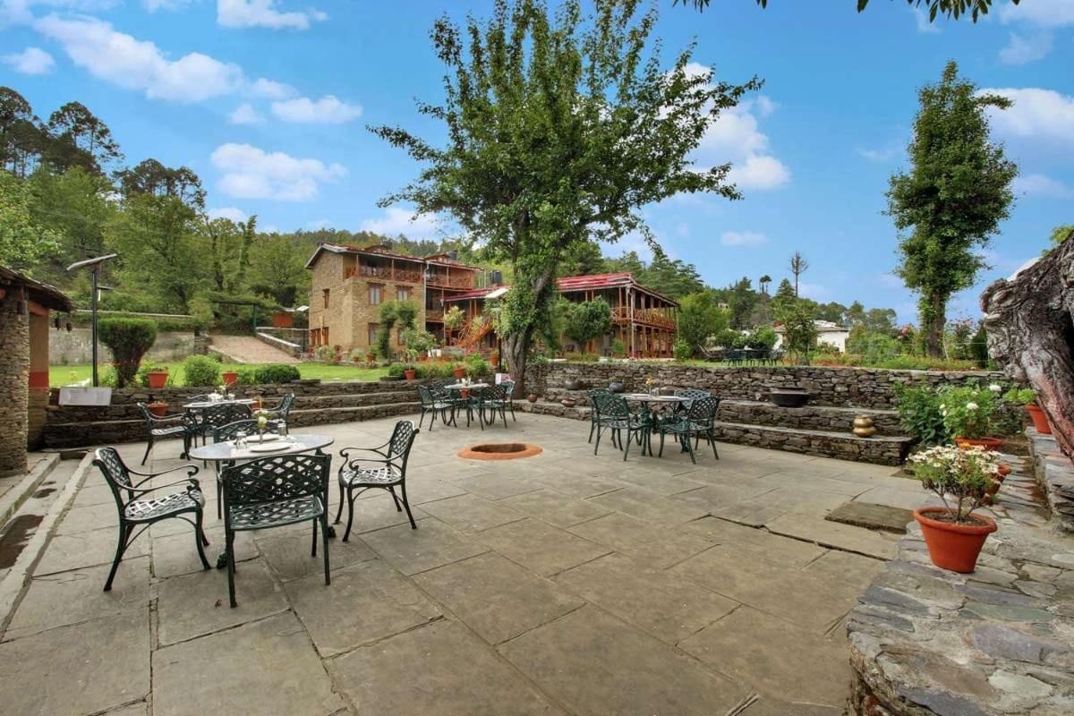Vamoose Eco Lodge Chevron Kausani Exteriör bild